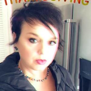 Meet your Posher, Dee dee